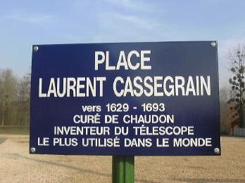 Place face à l'église